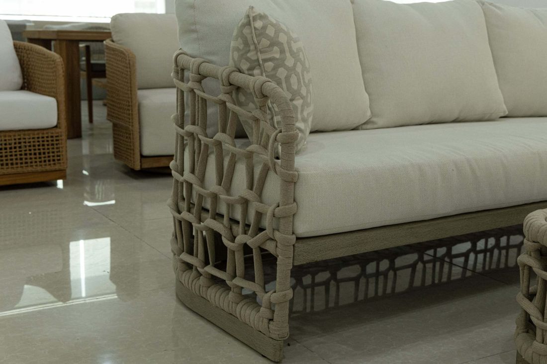 Sofa dây thừng đan tay với đệm màu kem
