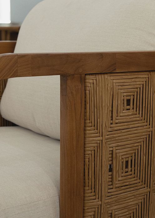 Chi tiết tấm đan hình học trên tay sofa gỗ teak